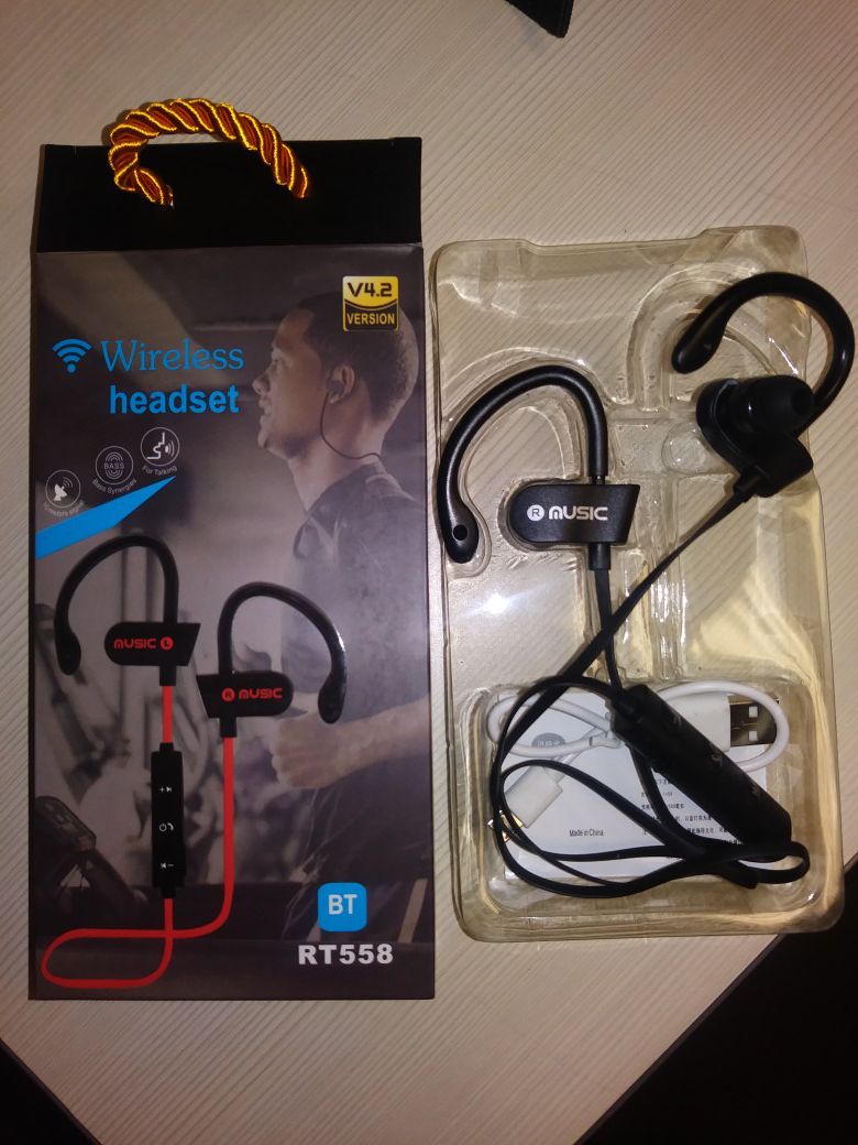 Bluetooth headphones (NEW)