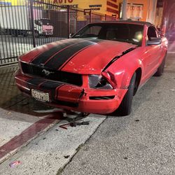 Ford Mustang 2006 Deluxe