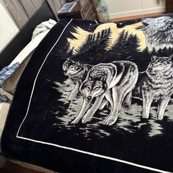 Queen size Wolf blanket Solaron