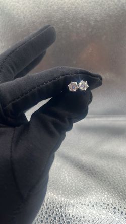 6MM Moissanite Stud Earrings 💎 925 Sterling Silver D Color VVS1 (Pass Tester)