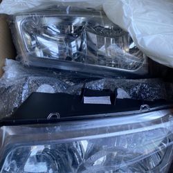 Headlights Compatible with 2003-2006 Chevy Avalanche/ 2003-2007 Chevrolet Silverado 1 3500 Chrome Black Housing Set of Running Lights