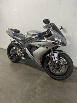 2004 Yamaha R1 Sportbike