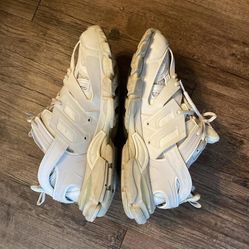 White balenicgia track runners