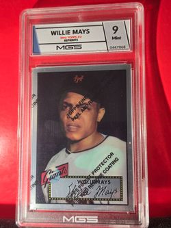 Willie Mays 1996 Topps Chrome #2 (1952 #261 reprint) HOF MGS 9 MINT.