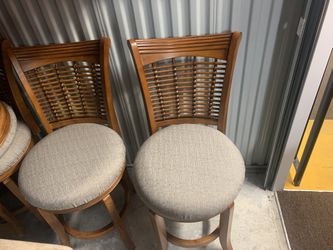 4 Counter Top Chairs Great Condition