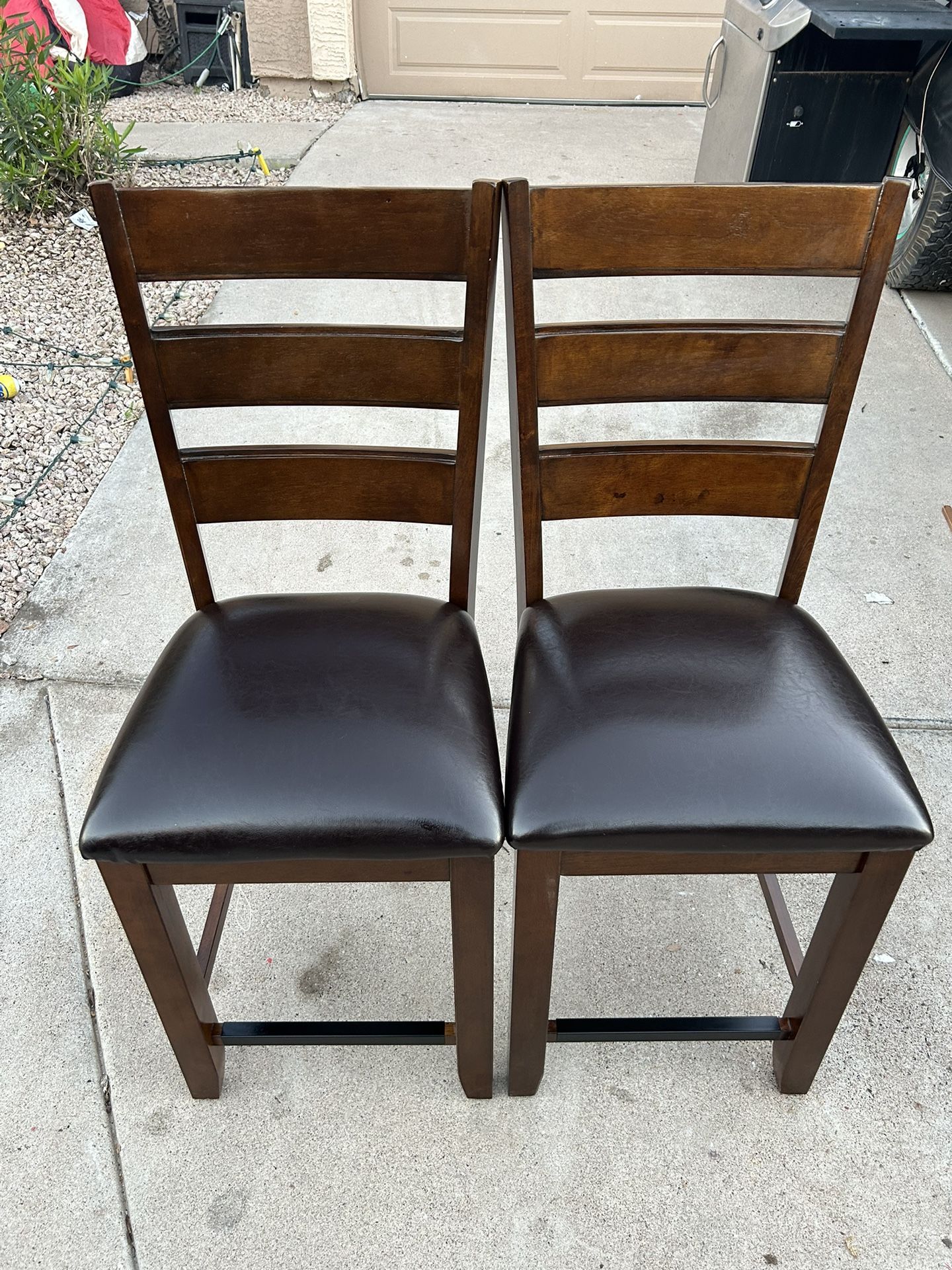 2 dining table chairs