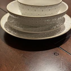 Beautiful Dot Pattern Dinnerware