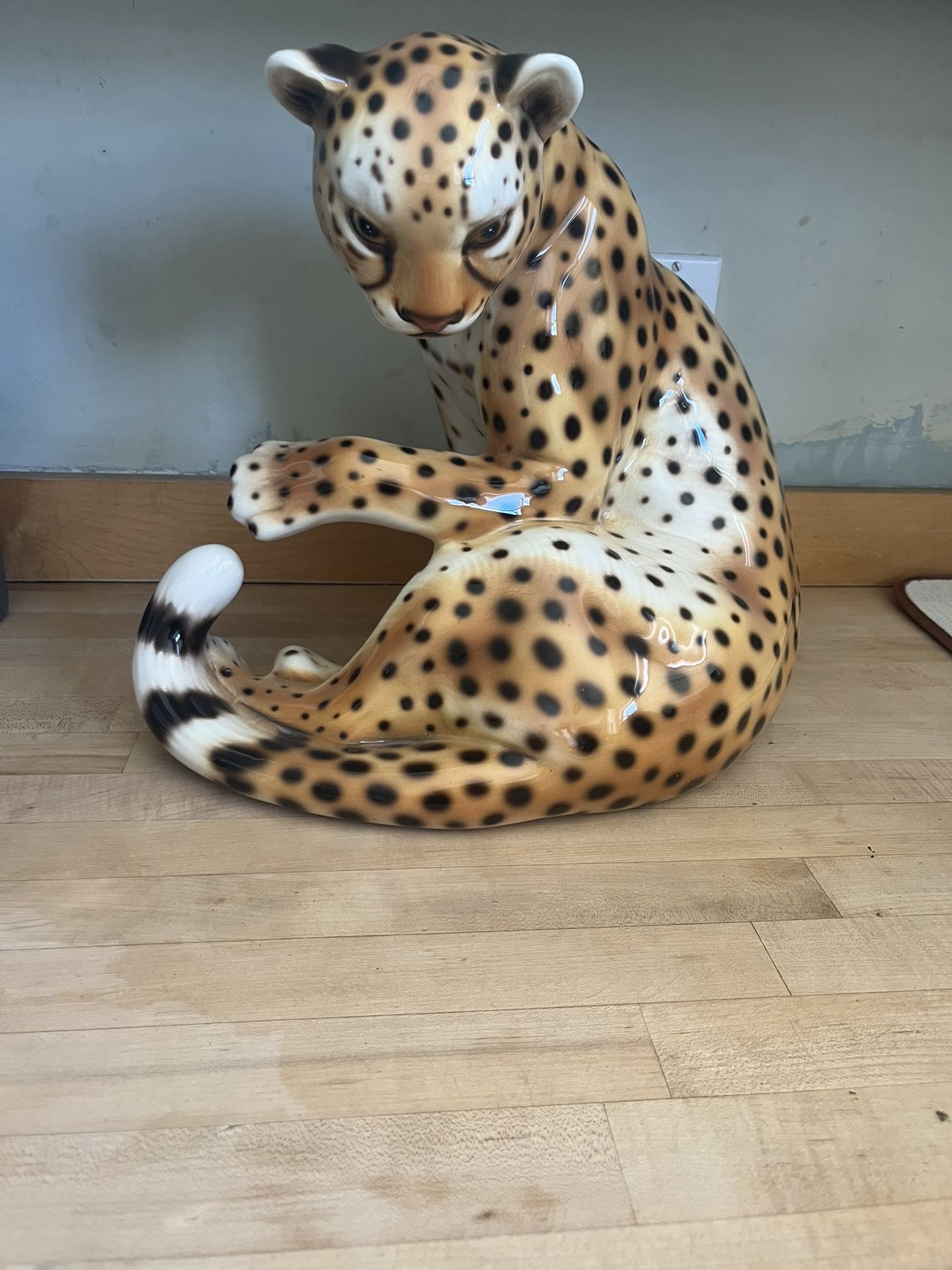Scully & Scully Italian Hand-Painted Ceramic Leopard Statue – Made in Italy