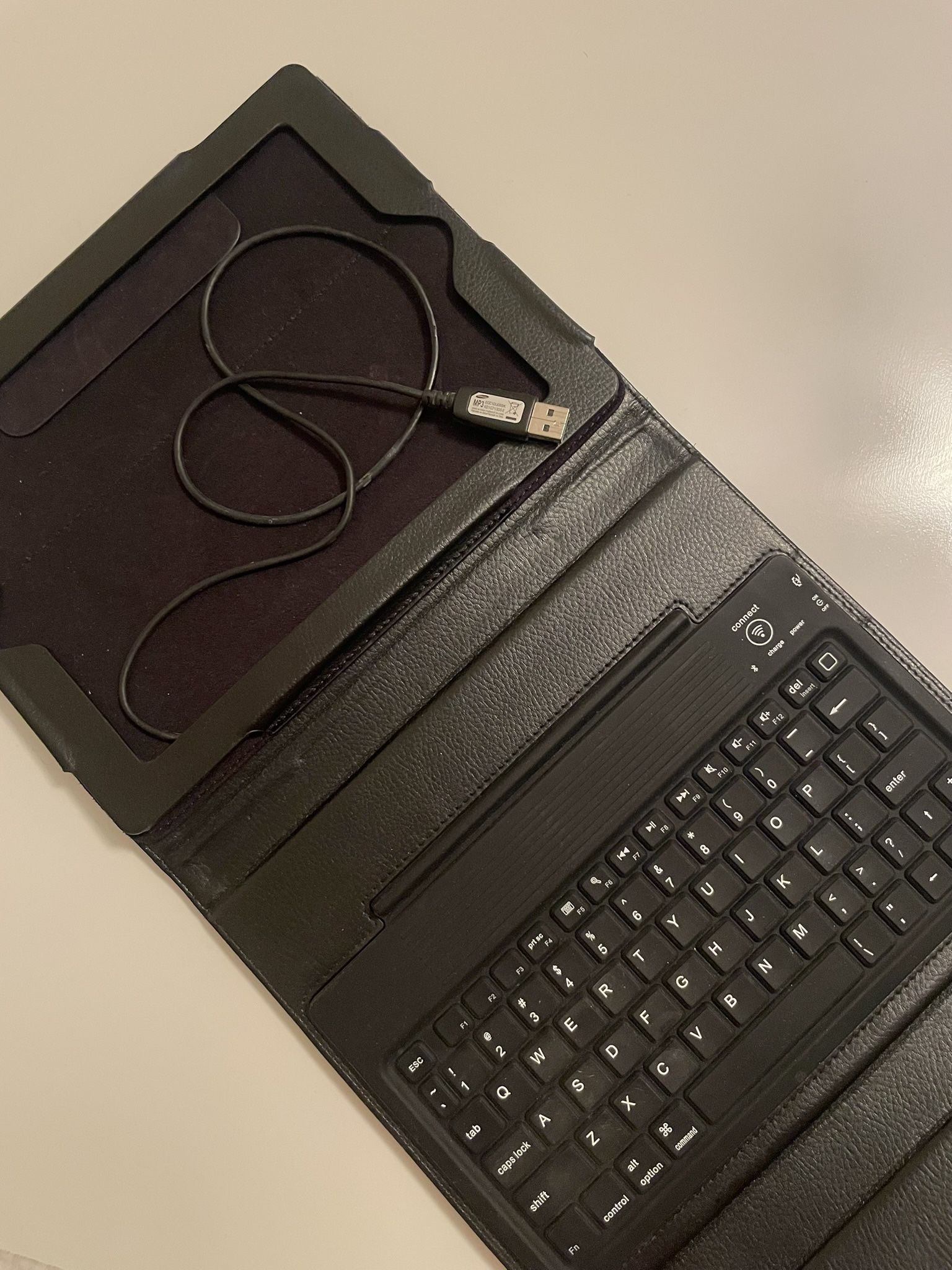Tablet Case with Built-In Bluetooth Keyboard + USB Cable – Sleek & Functional