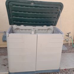 Larger Rubbermaid Storage Tool Chest Shed 59x32x48 Pool Supplies 