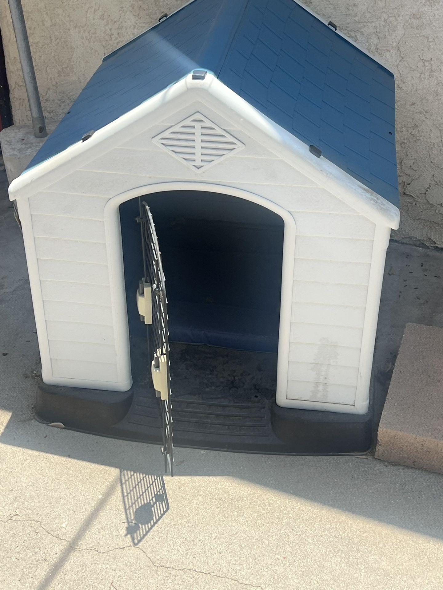 Dog House