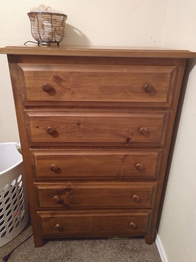 Dresser And Nightstands