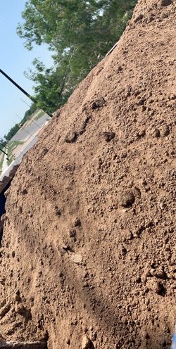 Dirt by the yard / Tierra por yarda