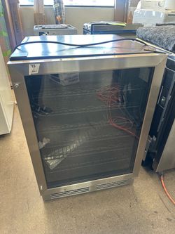 Vissani 5.4cu ft beverage cooler