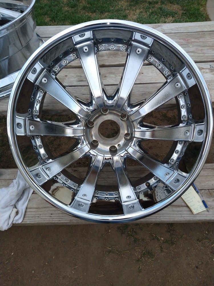Helo Rims W/ Center Caps 