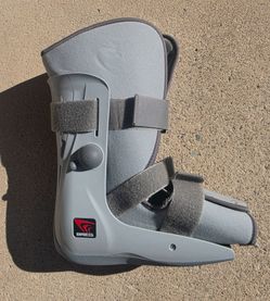 Fracture Boot that's Air Pumped $35