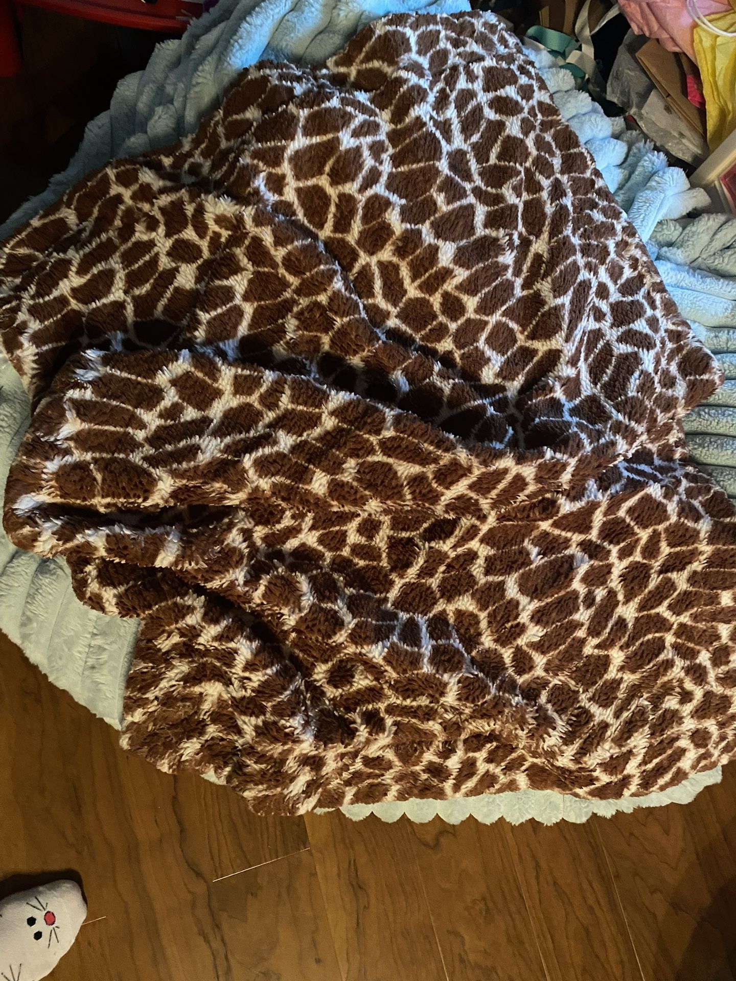Small Giraffe Design Blanket Delivery Make An Offer