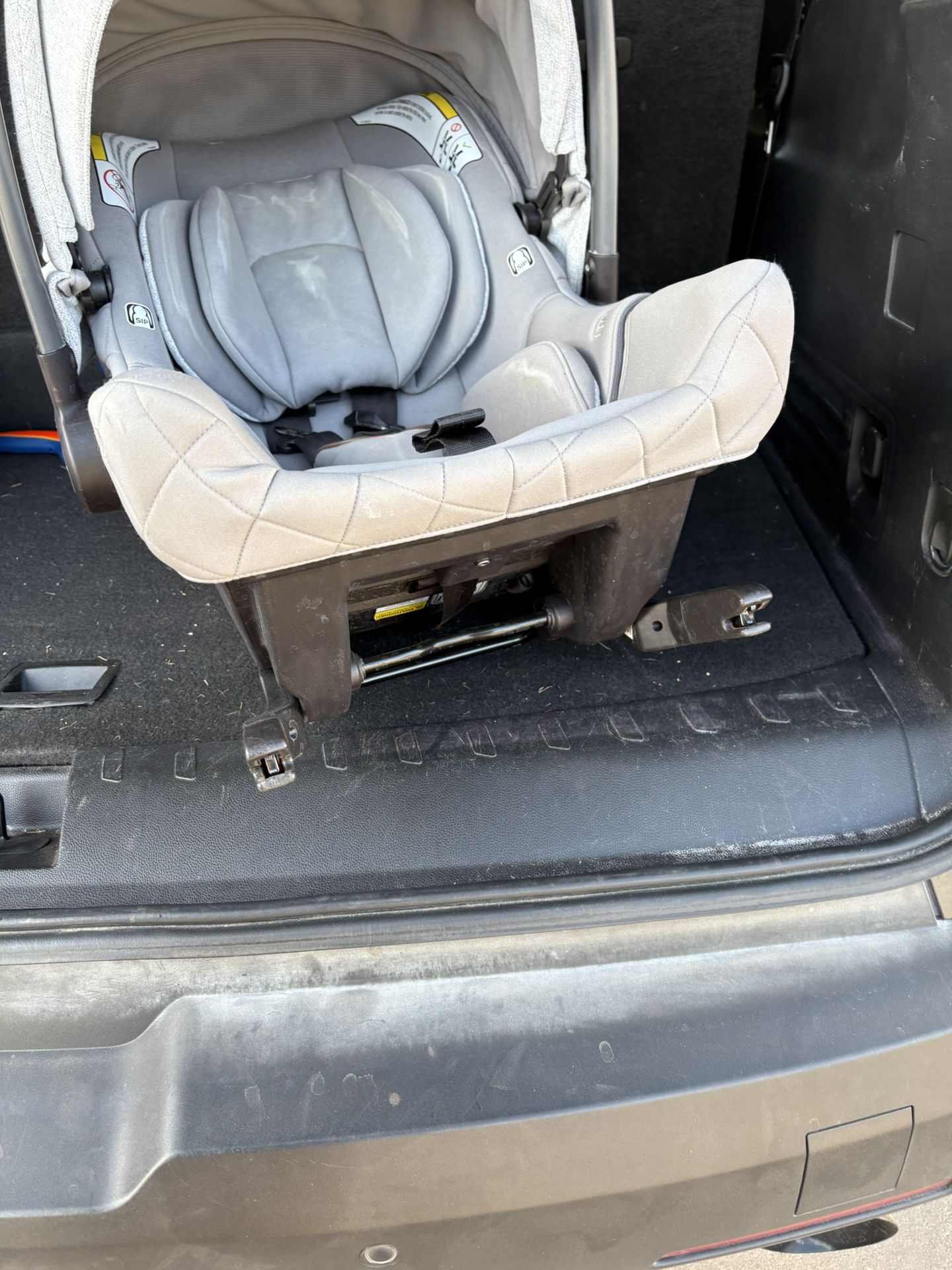 great condition nuna infant car seat expires 2029 been in storage needs cleaning $175