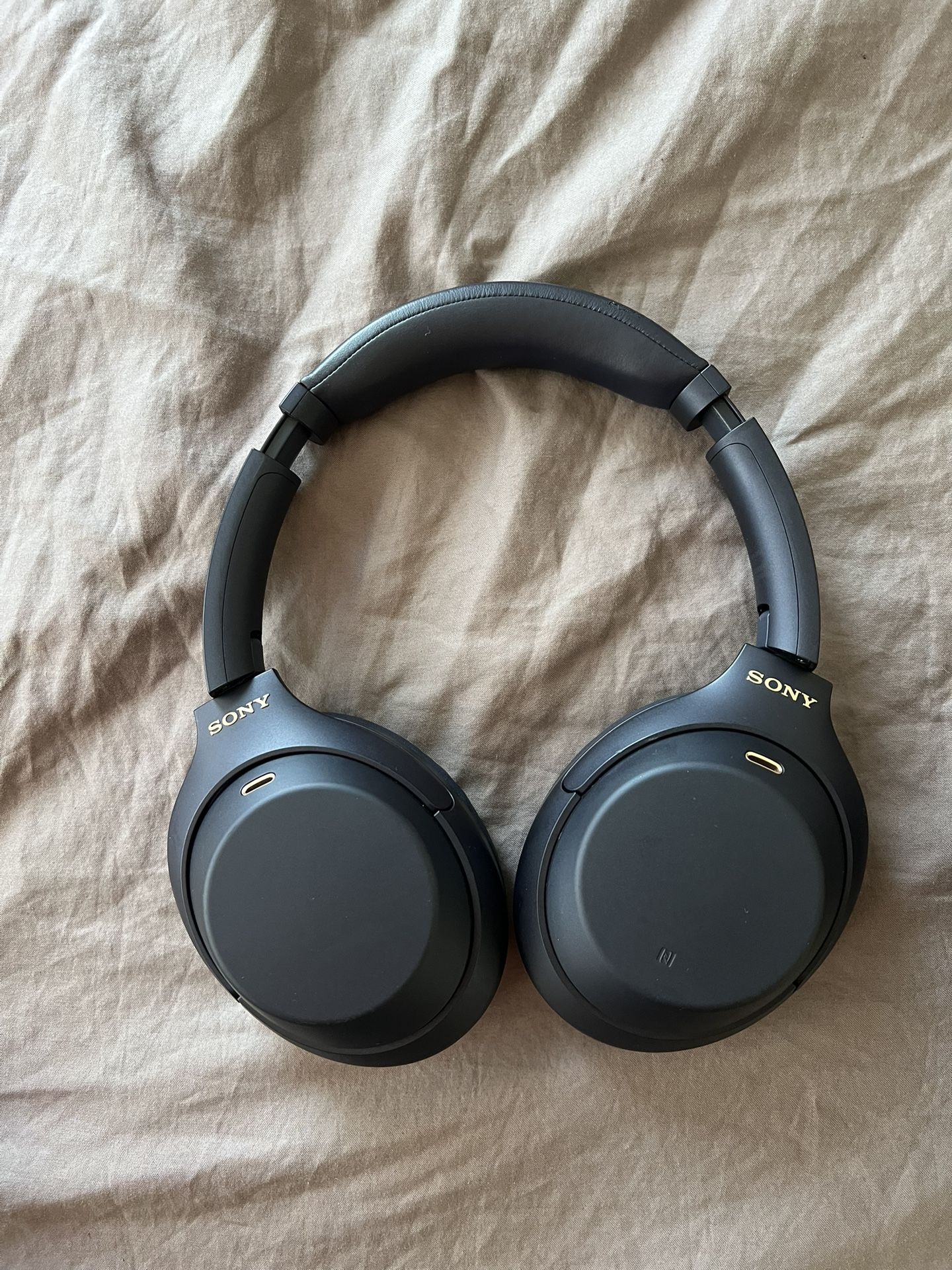 Sony XM4 Navy Blue