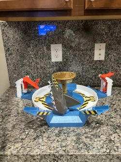 Hotwheels Monster Trucks Mecha Shark Face Off 