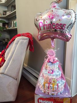 Diaper cake w accessories (brand new)