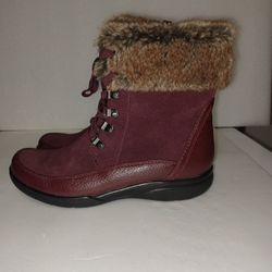 REDUCED!!! Like New Clark's Leather Ankle Boot W/Faux Fur Lining Size 8