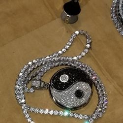 MENS DESIGNER CHAIN W/MEDALLION