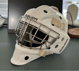 S25 Bauer 940 Certified Goalie Mask, Junior, white.
