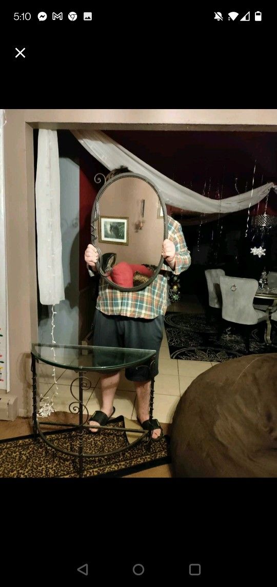 Stand And Matching Mirror Used In The Entry