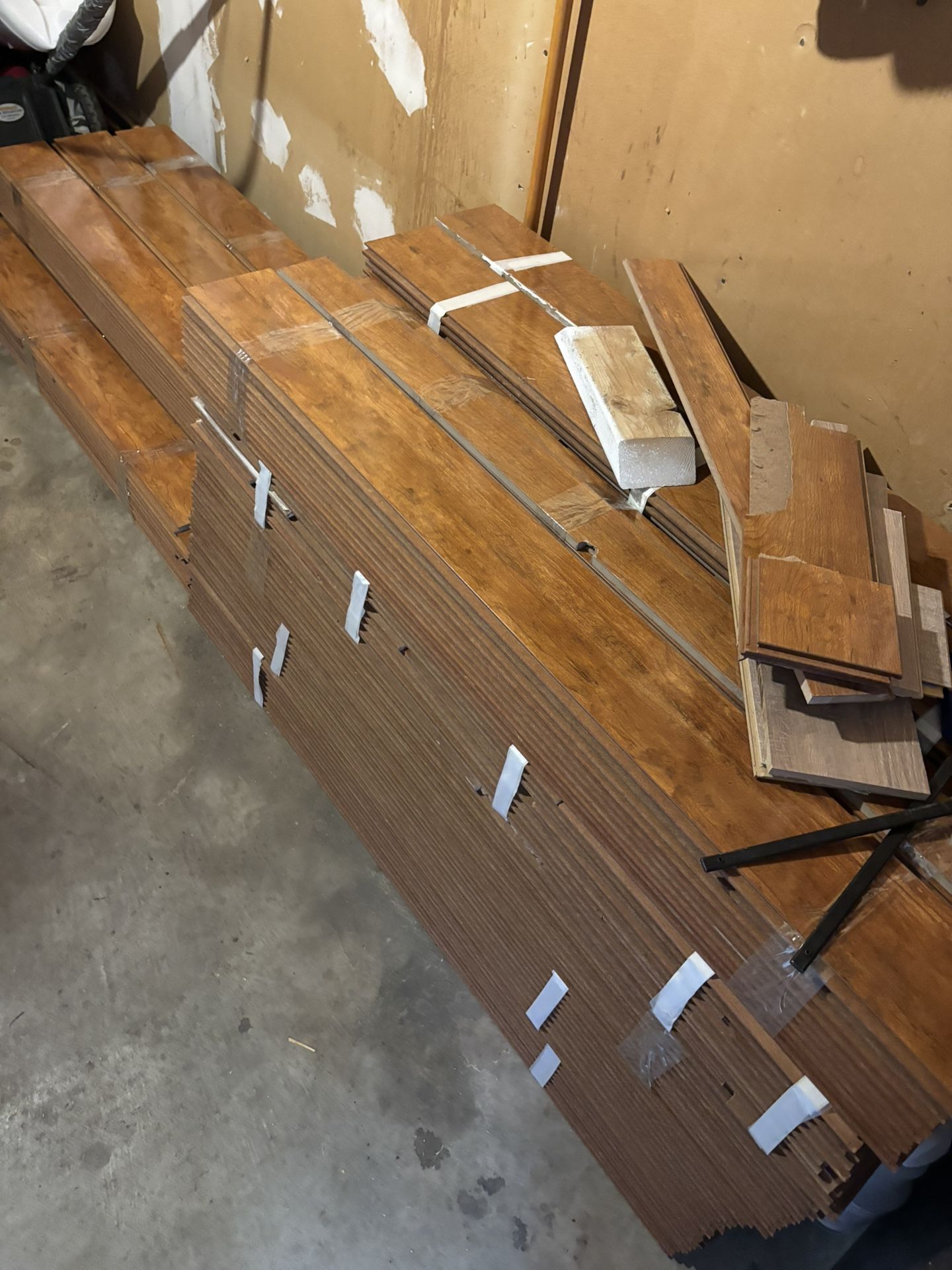 Used laminate flooring 