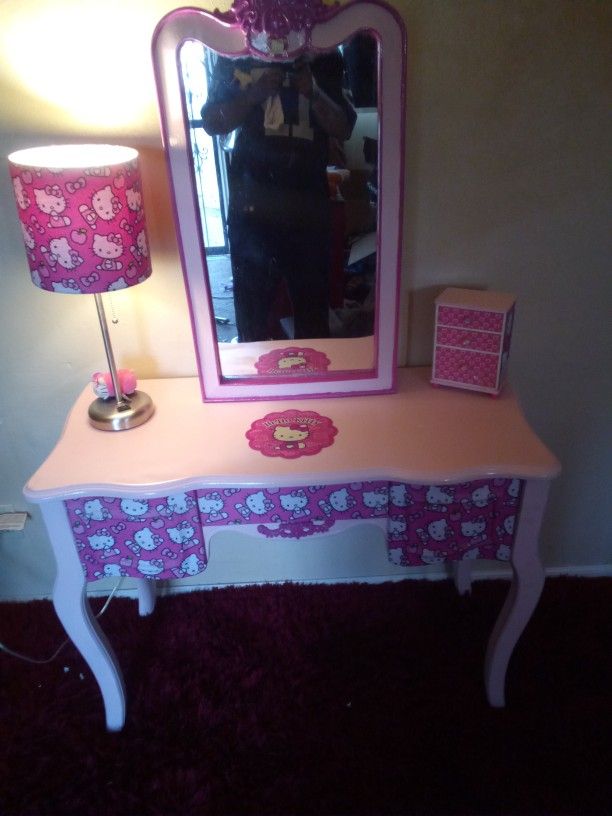 Hello Kitty Vanity Set