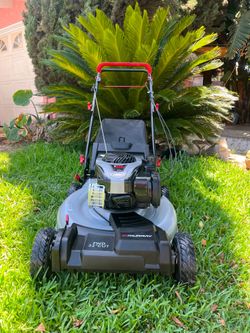 Murray
22 in. 140 cc Briggs & Stratton Walk Behind Gas Self-Propelled Lawn Mower with Front Wheel Drive and Bagger