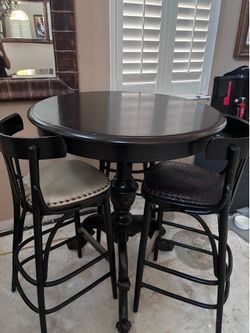 Wood Bar table with bar stools. Solid!