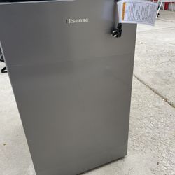 Compact/Mini Refrigerator 4.4 Cubic Ft.