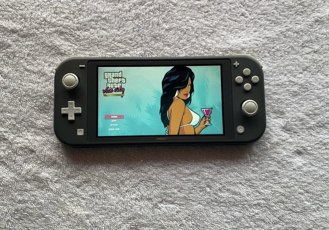 NINTENDO SWITCH LITE with 120 SWITCH GAMES MARIO OARTY,POKEMON Z-A ,ZELDA,MARIO KART and More