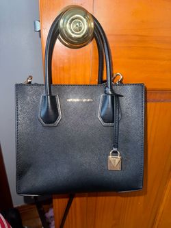 Black Michael Kors cross body purse