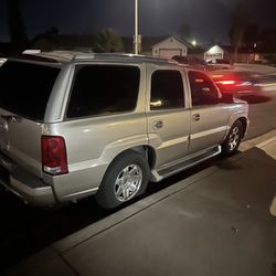 2004 Cadillac Escalade