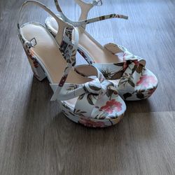 Marc Fisher - Light Blue Floral 8M