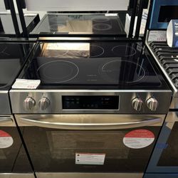 New FRIGIDAIRE 30” Front Control Electric Range 