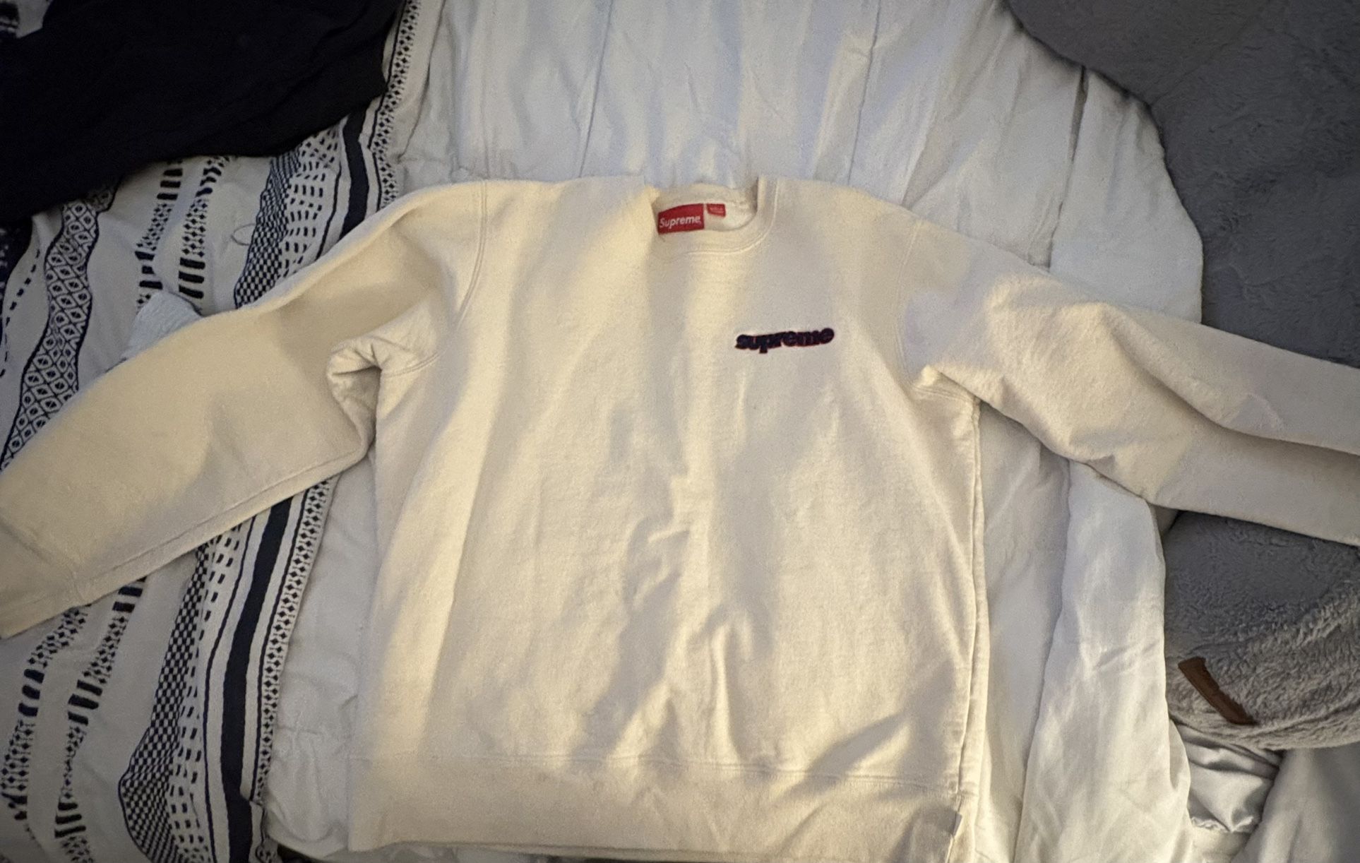 supreme crew neck medium