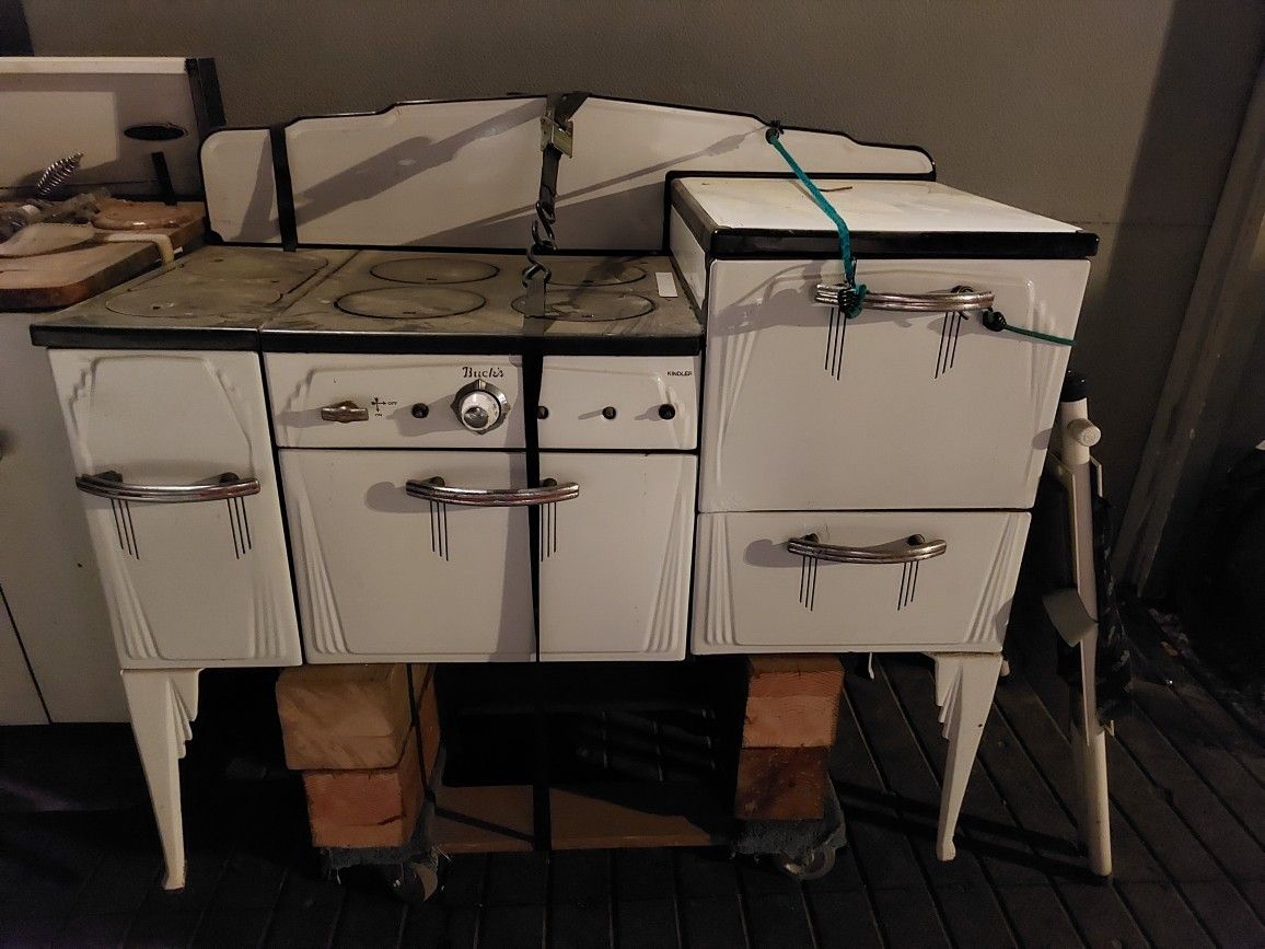 Wood/ Gas Burning Vintage Working Bucks Stove