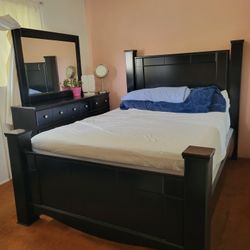 Bedroom Set (No mattress Included) 