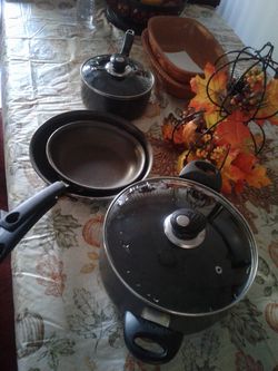 Cookware 2 Fry Pans and Pots with lids