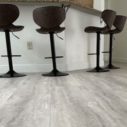 Island Chairs - Adjustable Height - Looks New