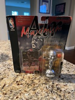 1999 Michael Jordan Maximum silver edition figure sealed with upper deck card