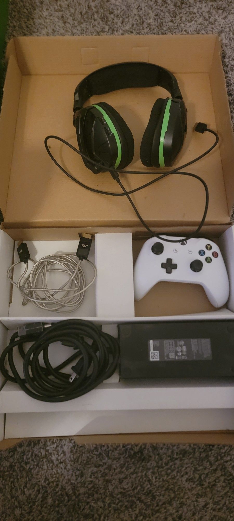Xbox One 500 G/b With Headphones, Games And Hdmi