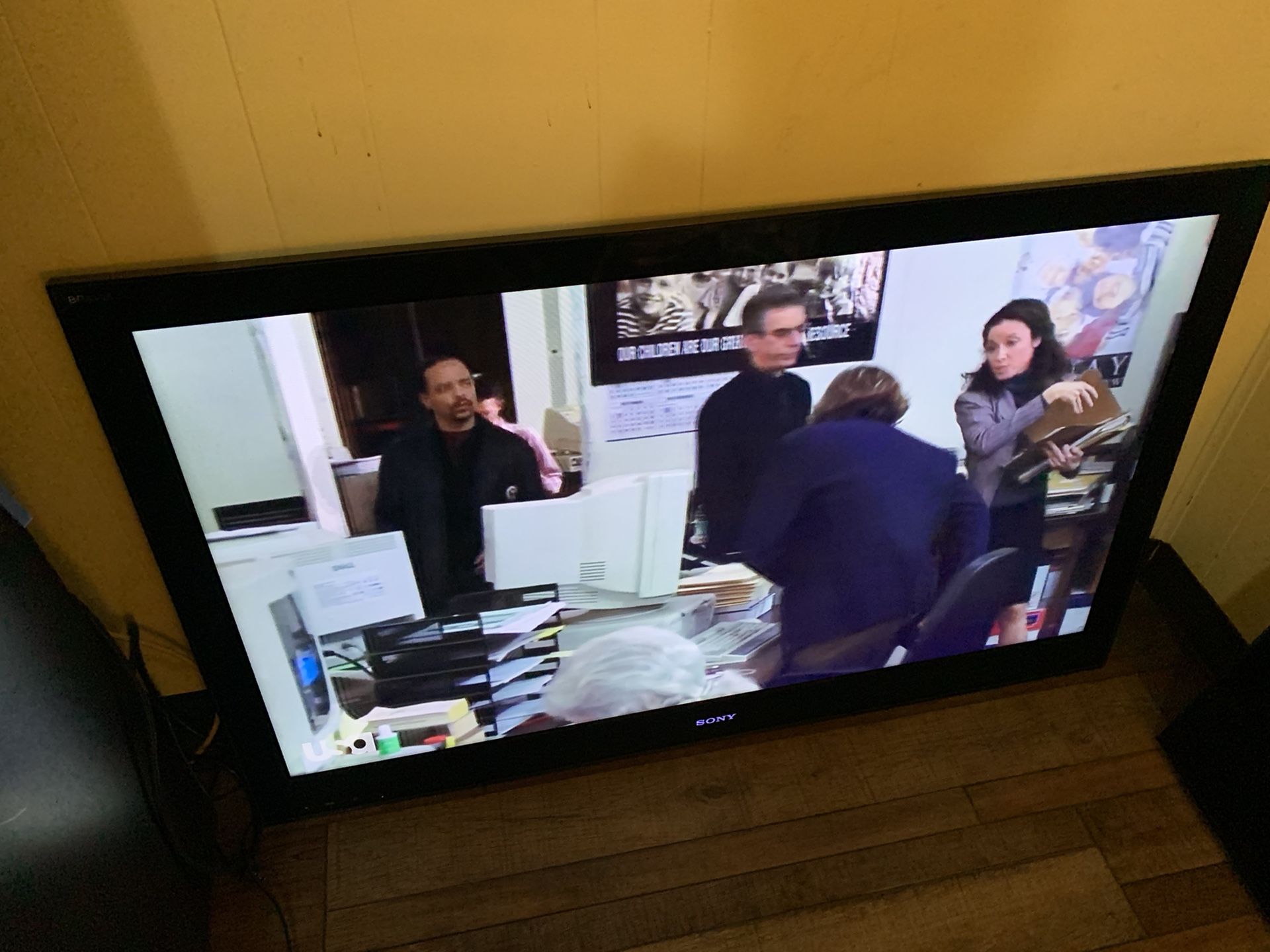 Sony KDL-52NX google This For Detailed Specs Like New High Quality Tv