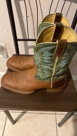 Size 12 Justin western boots no steel toe
