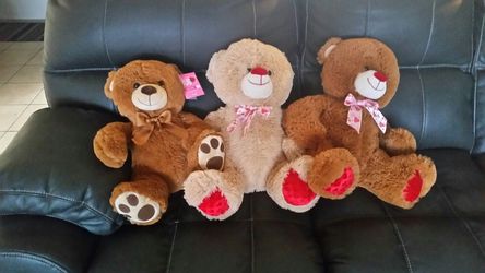 3 teddy bears