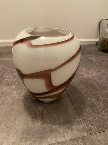Glass artistic vase
